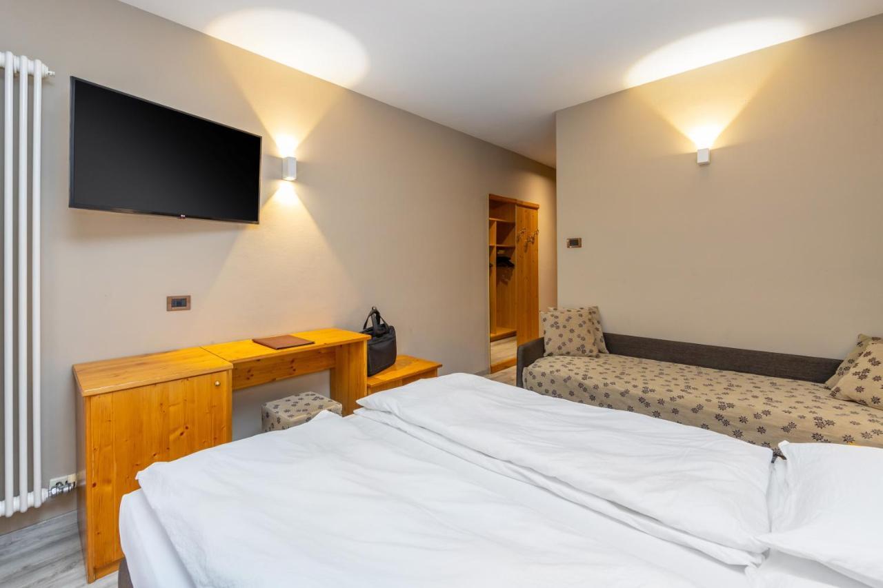 Hotel Vittoria - Ricarica L'Anima Dimaro Luaran gambar