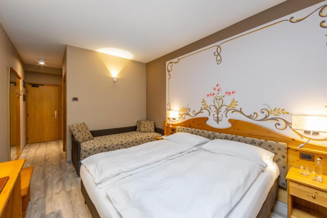 Hotel Vittoria - Ricarica L'Anima Dimaro Luaran gambar