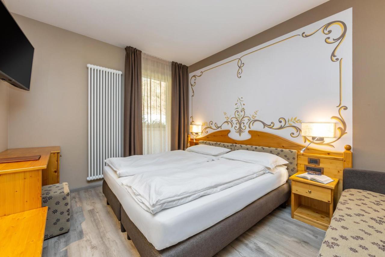 Hotel Vittoria - Ricarica L'Anima Dimaro Luaran gambar