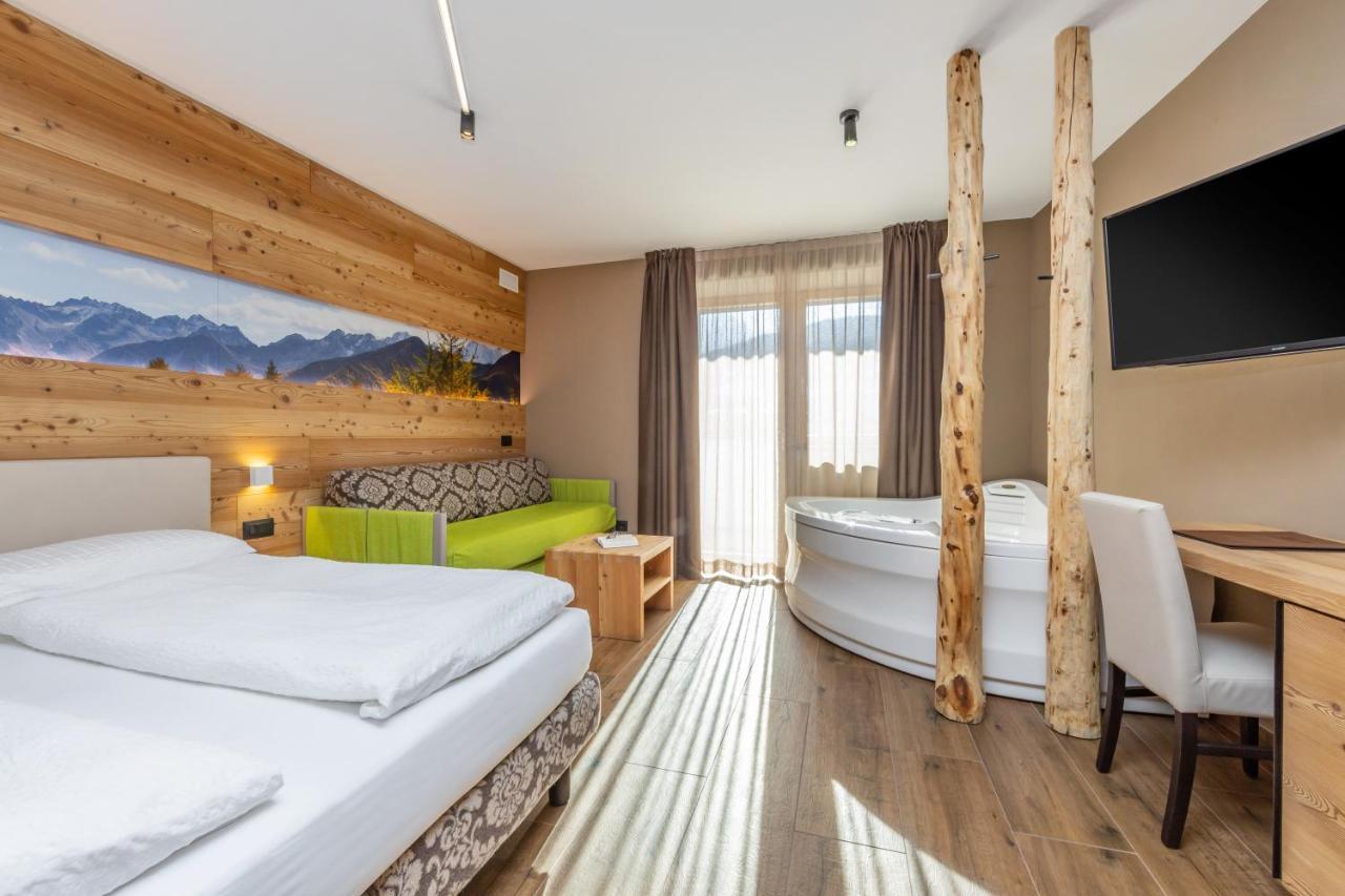 Hotel Vittoria - Ricarica L'Anima Dimaro Luaran gambar
