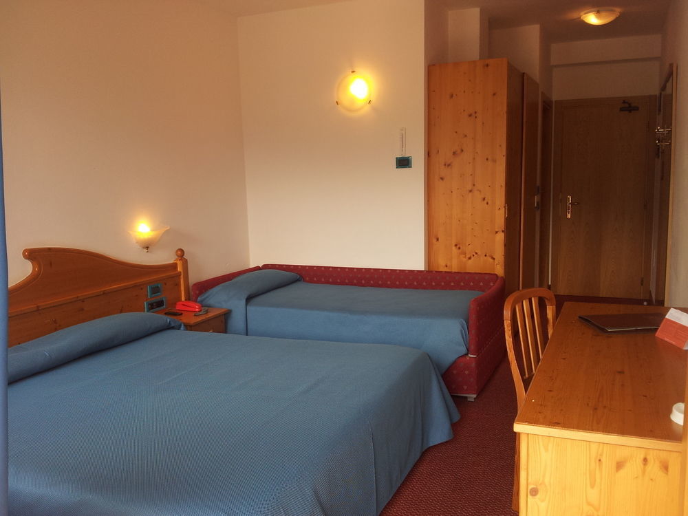 Hotel Vittoria - Ricarica L'Anima Dimaro Luaran gambar