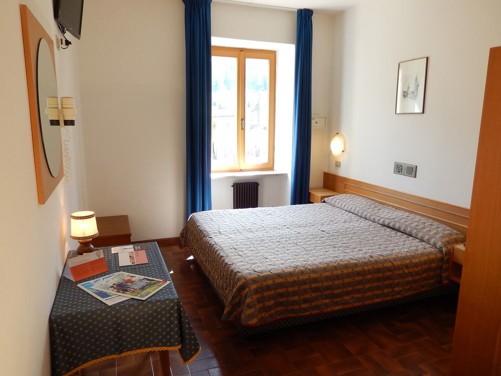 Hotel Vittoria - Ricarica L'Anima Dimaro Luaran gambar