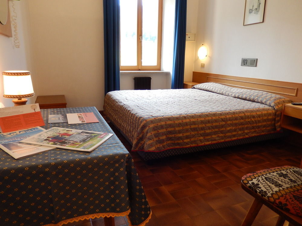 Hotel Vittoria - Ricarica L'Anima Dimaro Luaran gambar